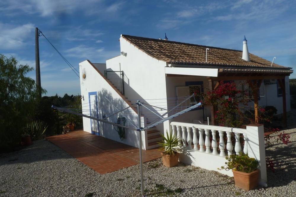 logradouro e escadas para o terraço